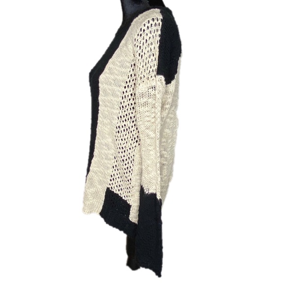 Hot & Delicious Knitted Sweater Long Sleeves - Picture 4 of 16